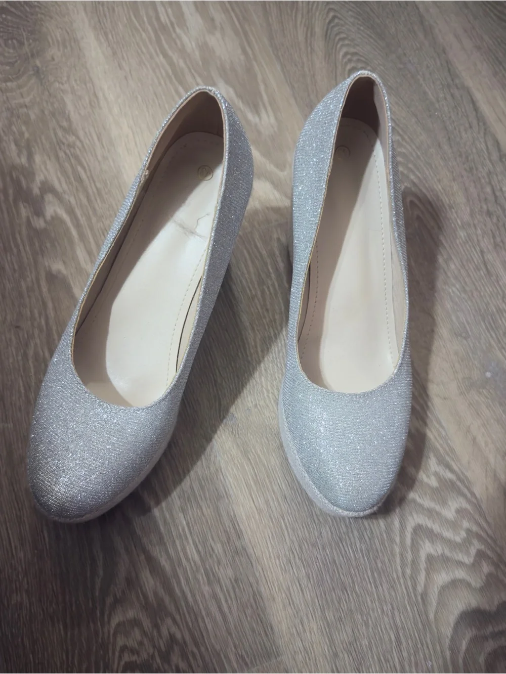 Women's Glitter Platform Pumps in Silver